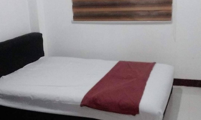 Trece Martires House | Modern Private House with Swimming Pool