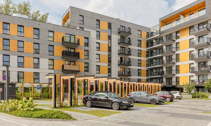 Nowa Praga Apartment | Modern Praga Apartment with Parking & Balcony near the ZOO