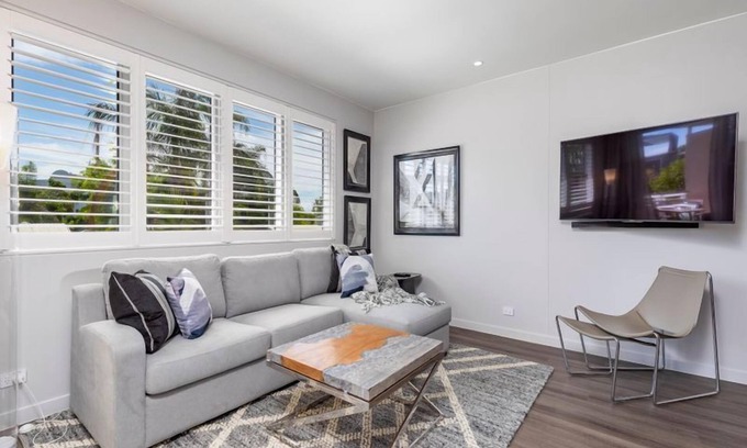 Noosa Heads Apartment | Modern & quiet on Hastings Street