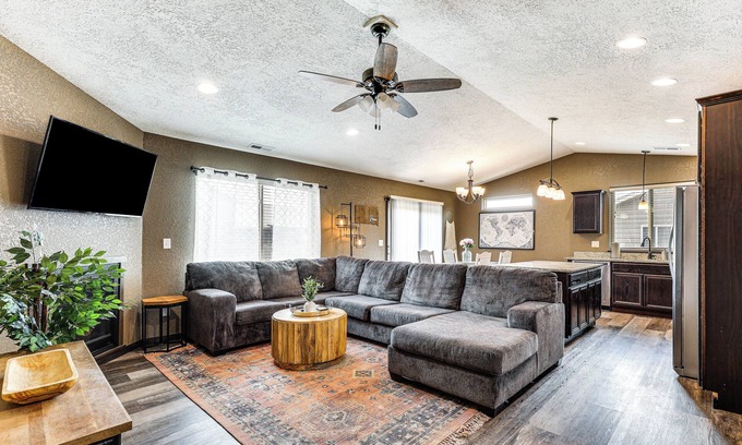 Rapid City House | Modern Rapid City Duplex w/Yard: 5 Mi to Downtown