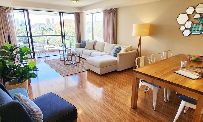 Rushcutters Bay Apartment | Modern Resort Style Living - 2 bed, 2 bath, parking, views. "Marina One"