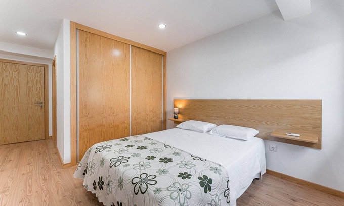 Nelas Apartment | Modern retreat in natural Mangualde splendor