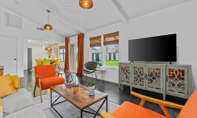 Round Rock House | Modern Retro House w/Hot Tub & Pet Friendly