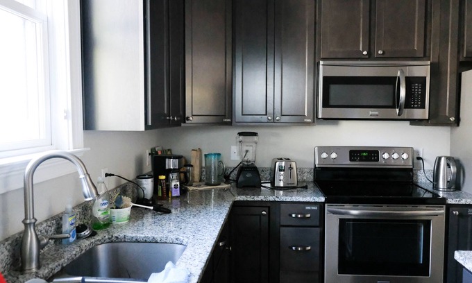 Historic Downtown Savannah House | Modern Room Few Blocks from Forsyth Park and SCAD