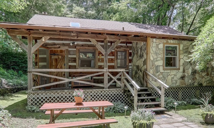 Cataloochee Ranch Cabin | Modern, Rustic Log Cabin. Secluded, Close to Cataloochee. Fast WiFi!