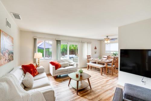 Clairemont Mesa West House | Modern San Diego Bungalow with Yard - 5 Mi to Beach!