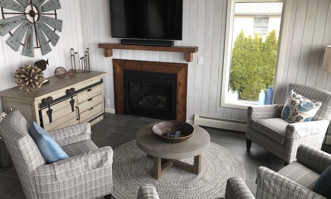 Town of Benton House | Modern Seneca Lake Waterfront in Heart of Finger Lakes Wine Trail