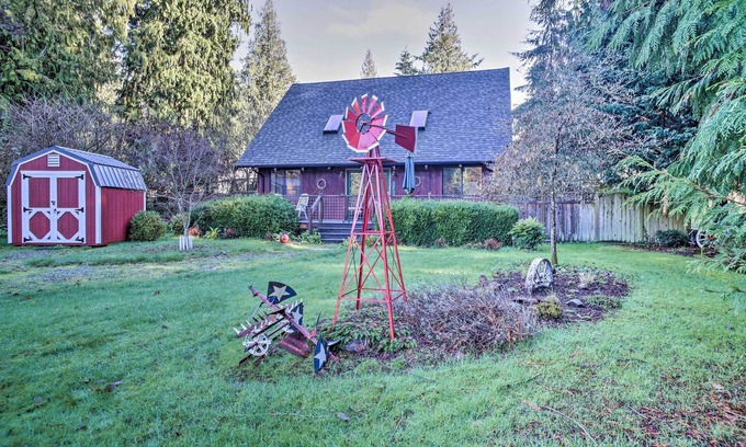 Clinton House | Modern South Whidbey House - Steps to Tidal Flats!