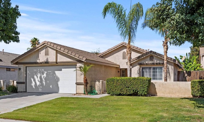Pumpkin Center House | Modern Southwest Escape – 2 Master Bedrooms