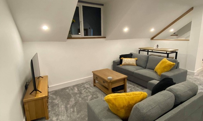 St. Blazey Apartment | Modern, Spacious 2 Bedroom Apartment