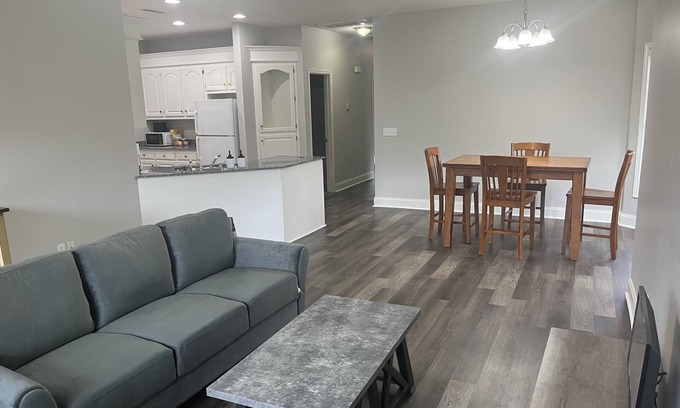 Sumter House | Modern & Spacious Duplex