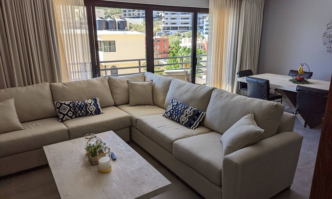 Libertad Condo | Modern, spacious condo w/pool. Close to Downtown.
