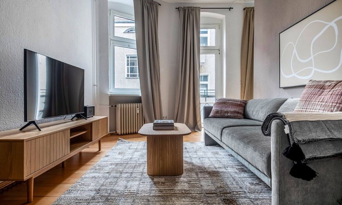 Lichterfelde Apartment | Modern Steglitz Studio, Completely Furnished & Decorated, by Blueground