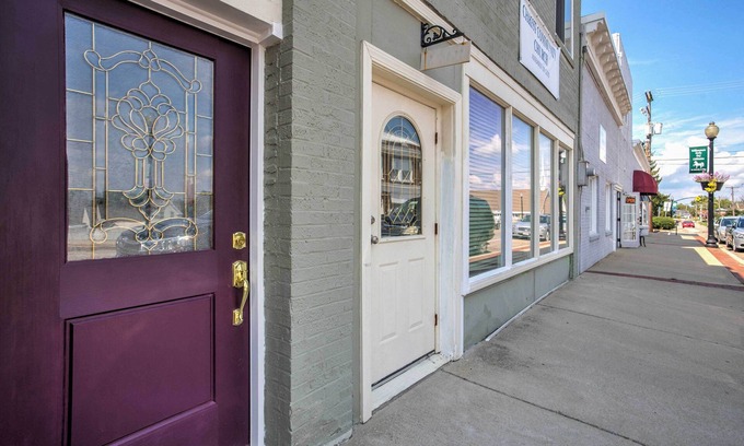 Williamstown Apartment | Modern Studio Apartment in Central Williamstown!