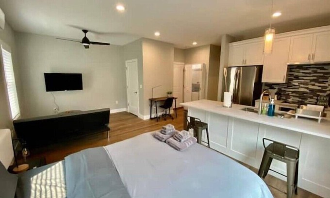 Central West End Apartment | Modern Studio Apartment in Central West end, BJ Hospital