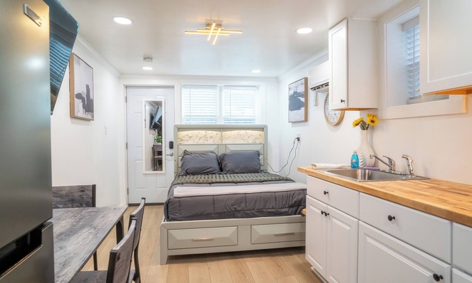 Metropolitan Apartment | Modern Studio Getaway