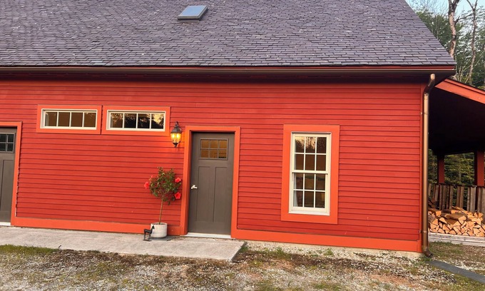 Shaftsbury Apartment | Modern, Stylish apartment on Stunning Horse Farm in Shaftsbury Vermont.
