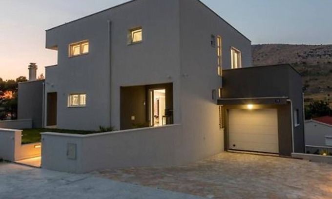 Tugare Villa | Modern & Stylish Villa with Private Pool - Four Bedroom Villa with Pool