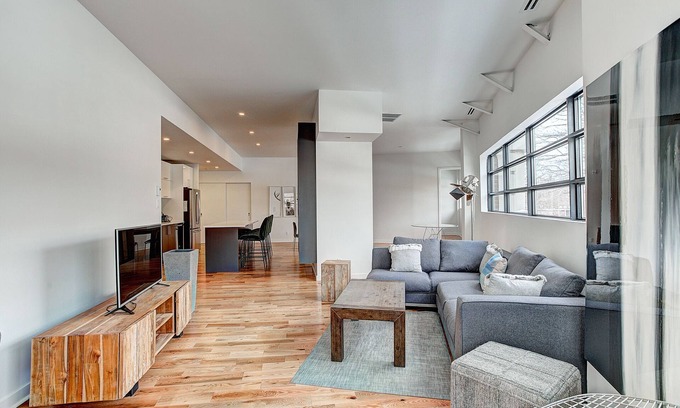 Cote-Des-Neiges—Notre-Dame-De-Grace Condo | Modern Suites NDG