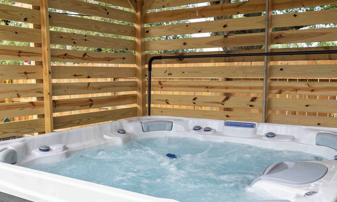 Hough House | Modern Swanky Baseball Home, King Beds, Hot Tub, BBQ Grill, 5 min to Cle Clinic
