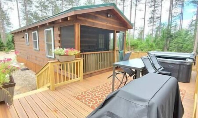 Malone Cabin | Modern Tiny Home - w/Hot Tub and mountain views Near Titus