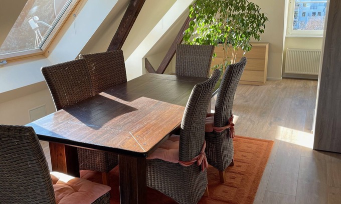 Markkleeberg Apartment | Modern top floor apartment 5 min to Markkleeberger See