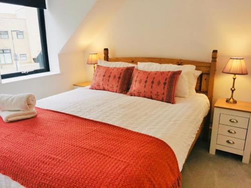 Huntingdon Apartment | Modern Town Center Apartment