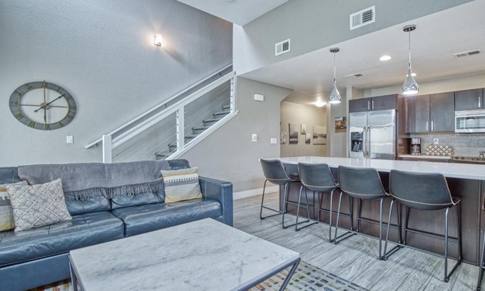 Old Town North House | Modern Townhome near Old Town, Breweries, & River!