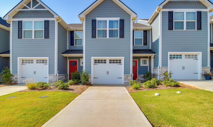 Cartersville House | Modern Townhome w/Patio 7 Mi to Dtwn Cartersville