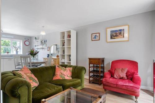 Mabe House | Modern Townhouse in Penryn with Private Parking
