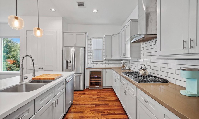 Washington Ave./ Memorial Park House | Modern townhouse retreat nestled near Statesmanship Park in vibrant Houston, TX!