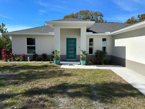 Englewood East House | Modern, Tranquil Retreat