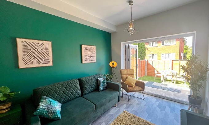 Worcester House | Modern Two Bed House With EV Off Road Parking