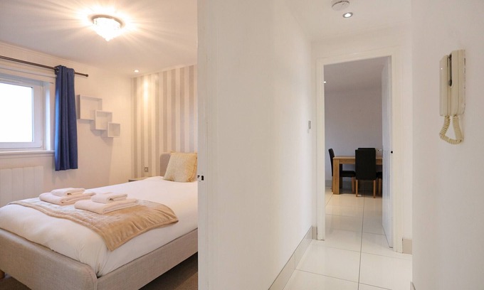 Gogar Apartment | Modern two-bedroom apartment with excellent transport links to the city centre and beyond. Sleeps 4.