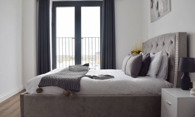 Brentwood Condo | Modern two bedroom in Brentwood, London