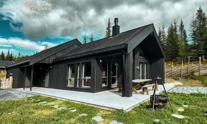 Svingvoll House | Modern unique cabin/fantastic location/Skeikampen