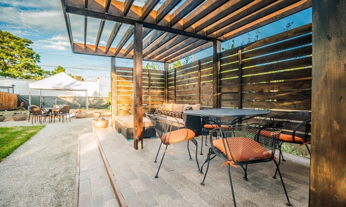 Cole House | Modern Urban Loft in Rino-beautiful loft & outdoor area, near nightlife