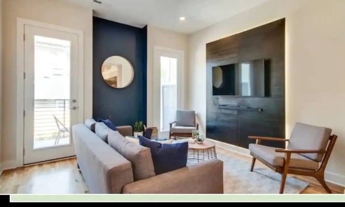 Chestnut Hill House | Modern Urban Oasis-Minutes to Broadway