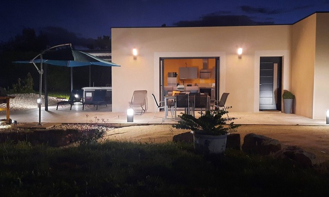 Chatuzange-le-Goubet Villa | Modern vacation villa Drome jacuzzi/spa 5 places/equipped/air-conditioned
