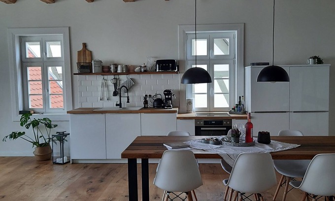 Hasselbach Apartment | Modern vacation apartment "Tanzsaal" Living in a listed half-timbered house