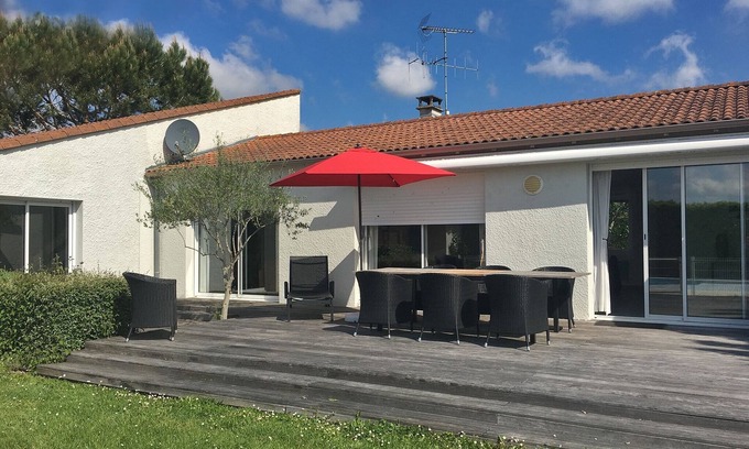 Brives-sur-Charente Villa | Modern Villa with Pool in Brives