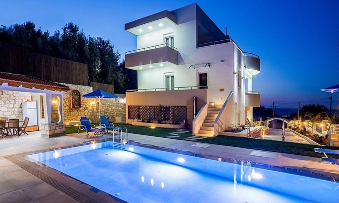 Xiro Chorio Villa | Modern Villa set in a Natural Area - Mountain & Sea Views, A/C, Private Pool, 10mins from Rethymno!