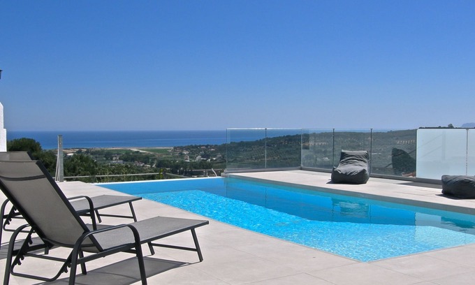 Polemarchi Villa | Modern villa with infinity pool close to the sea