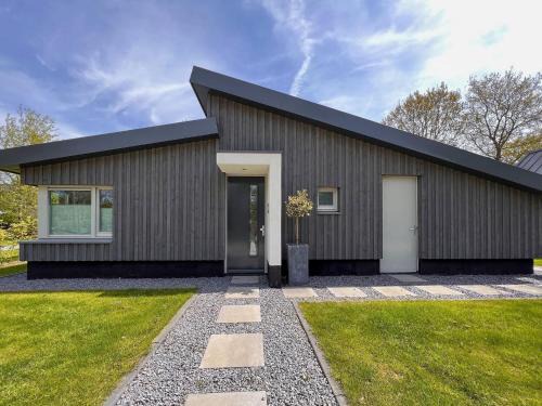 Dirkshorn House | Modern villa with terrace and garden in Dirkshorn