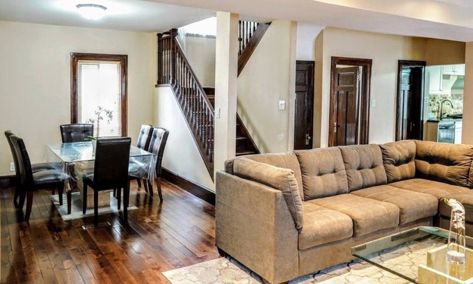 Niagara Falls House | Modern Vintage 🍁 Spacious Home w/Netflix mins to Clifton Hill, Falls & Casino