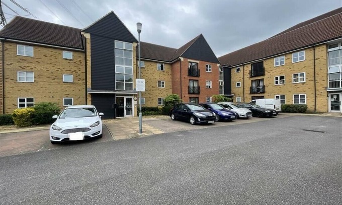 West Thurrock Apartment | Modern Well Presented Apartment close to the City