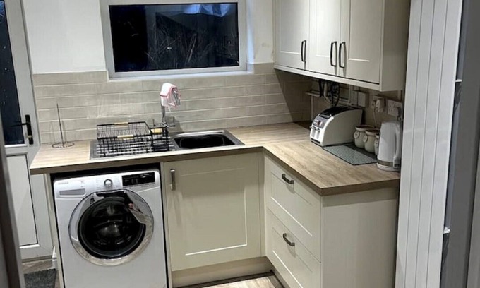 Rhondda Boat Rental | Modern welsh cottage