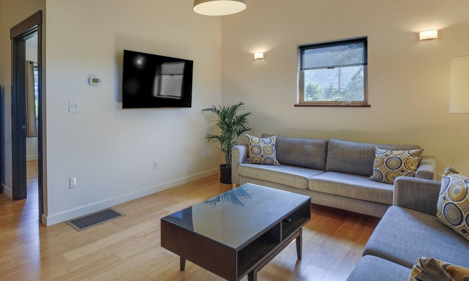 White Salmon Apartment | Modern White Salmon Apartment, Steps From Town
