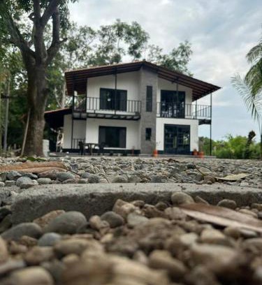 Guamo House | Moderna casa campestre