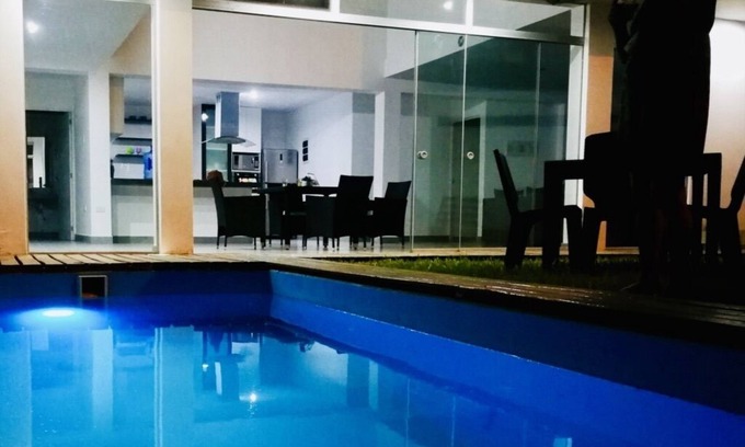 Mancora House | Moderna casa familiar de playa. A solo una cuadra del mar.